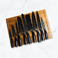 Couteaux Shinrai - Coffret de 9 couteaux en résine époxy onyx à motif damassé + bloc magnétique ; Couteaux Scalae - Coffret de couteaux en bois d'acacia avec bloc ; Couteaux Shinrai