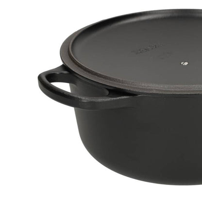 LeCreuset - Roast- / Stew pan Signature round Matte Black 24cm 4.2l (black interior)